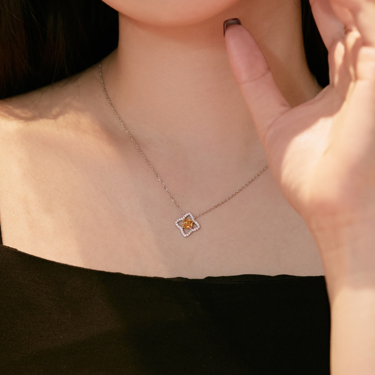 [AuraEcho]Exquisite Flower Shape Princess Cut Necklace