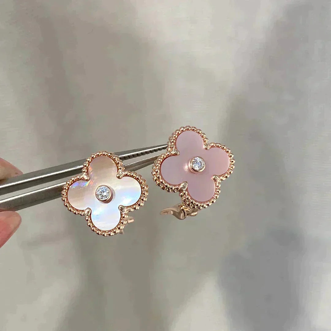 [AuraEcho]CLOVER MEDIUM 1 MOTIFS  PINK MOP DIAMOND EARRINGS