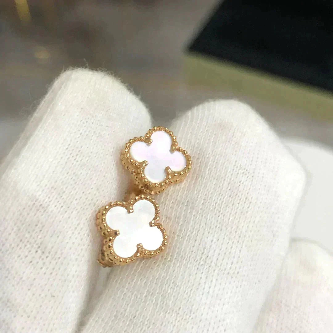 [AuraEcho]CLOVER MINI 9.5MM WHITE MOP EARRINGS