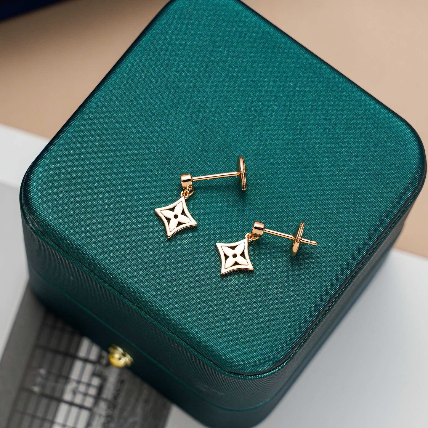 [AuraEcho]STAR EARRINGS GOLD