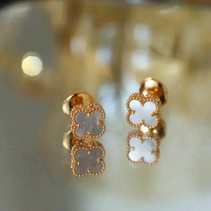 [AuraEcho]CLOVER MINI 9.5MM WHITE MOP EARRINGS