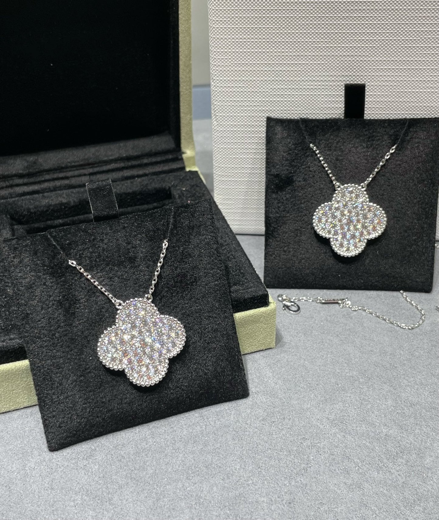 [AuraEcho]CLOVER 25MM LARGE PENDANT DIAMOND PAVED SILVER NECKLACE