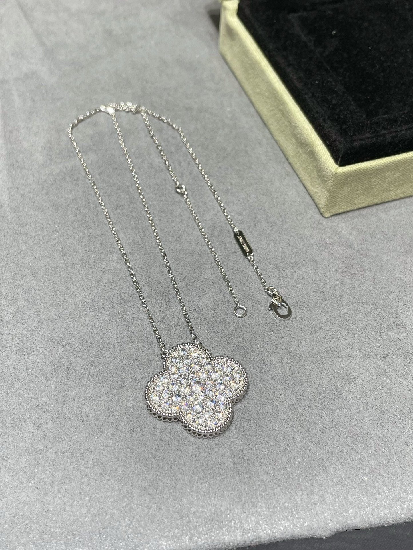 [AuraEcho]CLOVER 25MM LARGE PENDANT DIAMOND PAVED SILVER NECKLACE