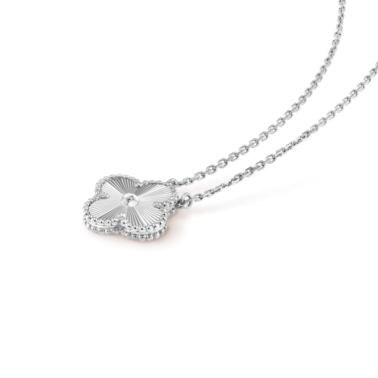 [AuraEcho]CLOVER 15MM LASER NECKLACE SILVER